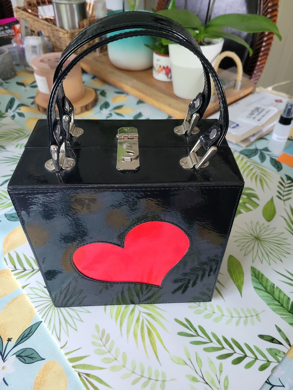 Portable Dog Bowls Box Handbag with Red Heart Accent